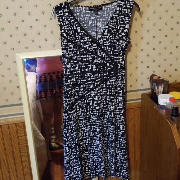 Dress - Picture 2 of 6